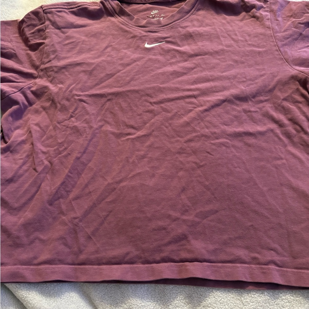 Nike women  Short Sleeve Tee in Purple